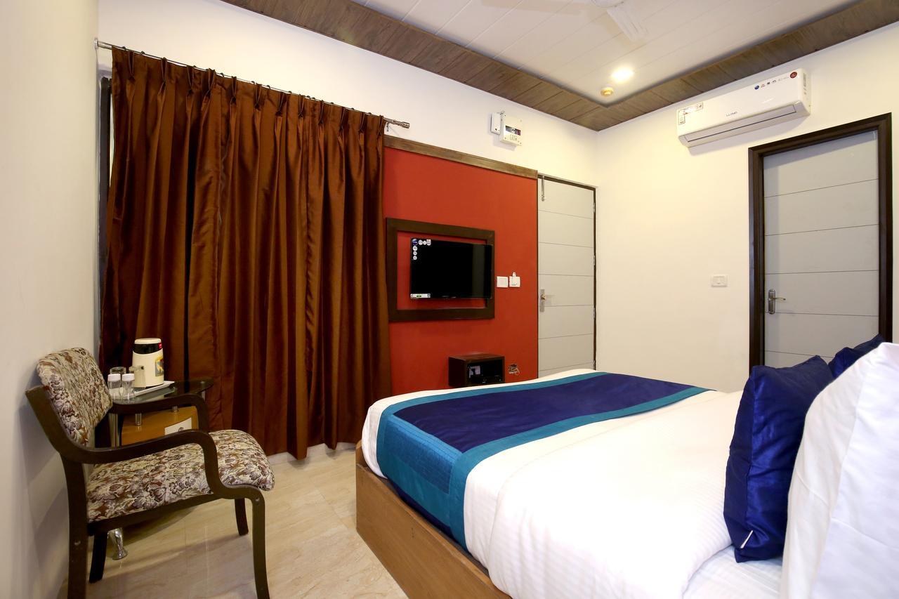 Hotel 7 Chandīgarh Esterno foto