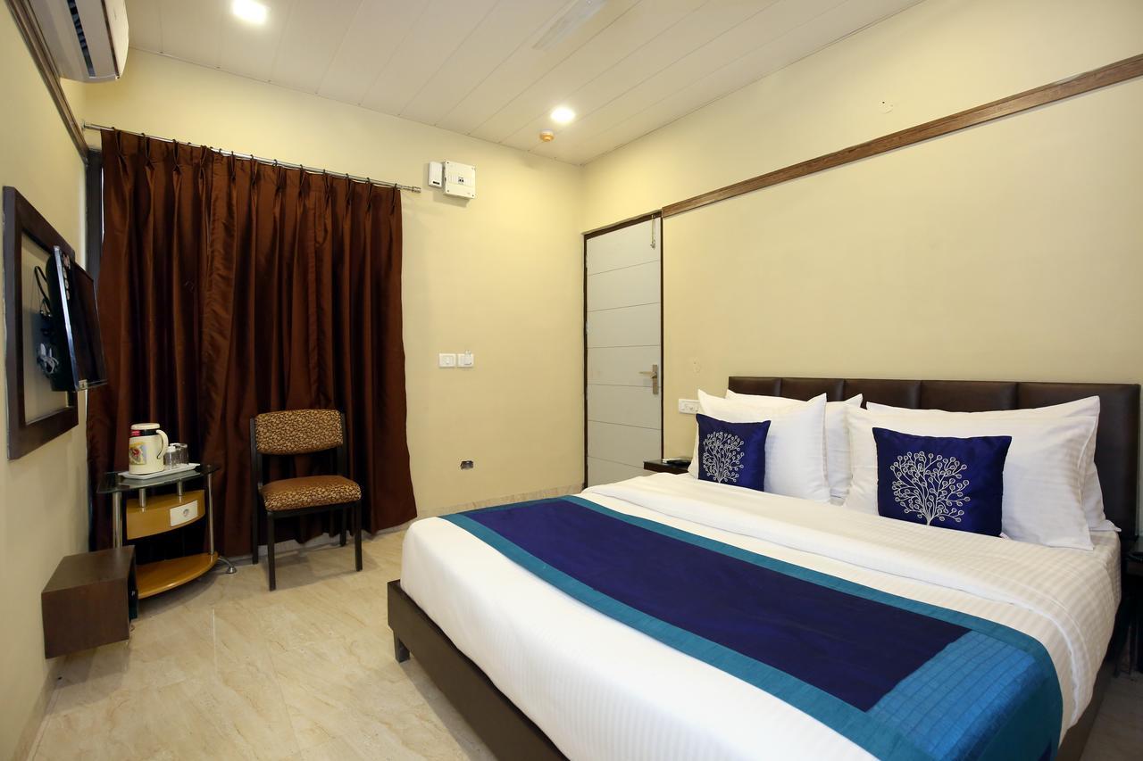 Hotel 7 Chandīgarh Esterno foto