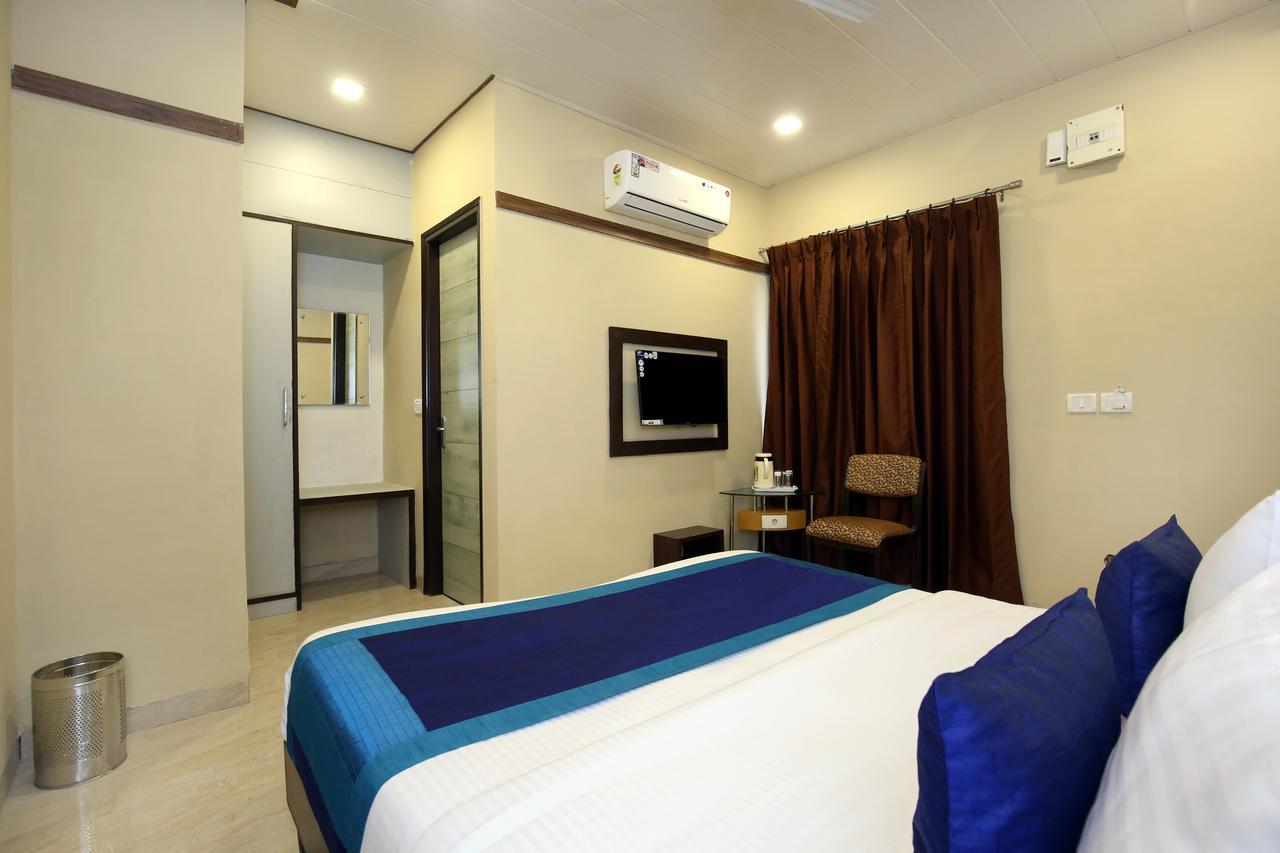 Hotel 7 Chandīgarh Esterno foto